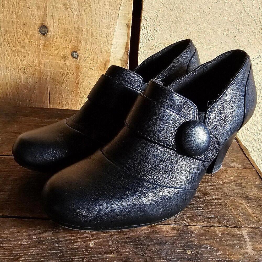 Vintage Clarks Booties Bendable’s Women’s Size 7M Black Leather